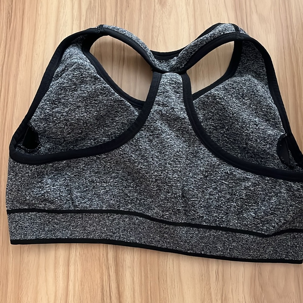 Sports bra - Picture 2 of 3